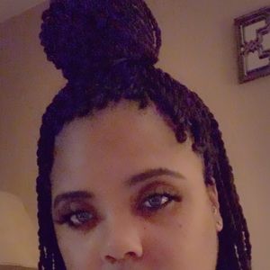 Meet your Posher, Ebony